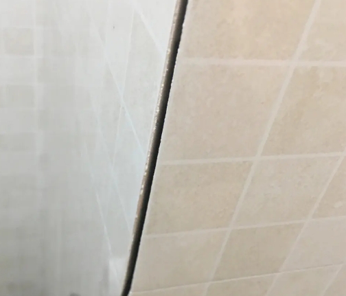 琼海瓷砖空鼓维修公司分享阳台瓷砖脱落的修复过程可以分为以下几个步骤